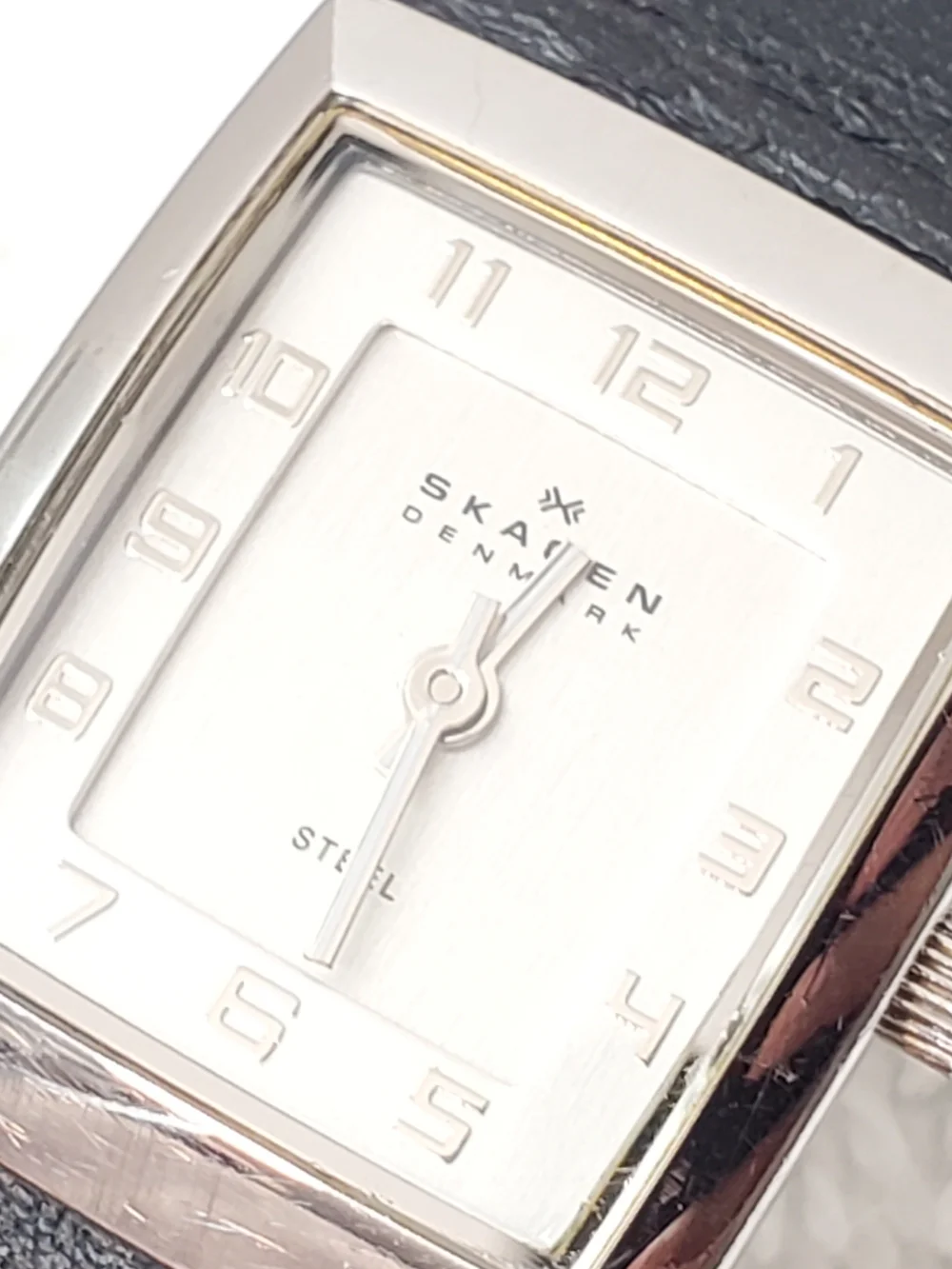 Vintage Skagen Denmark Women's Quartz Watch Black Leather Strap Silver Dial